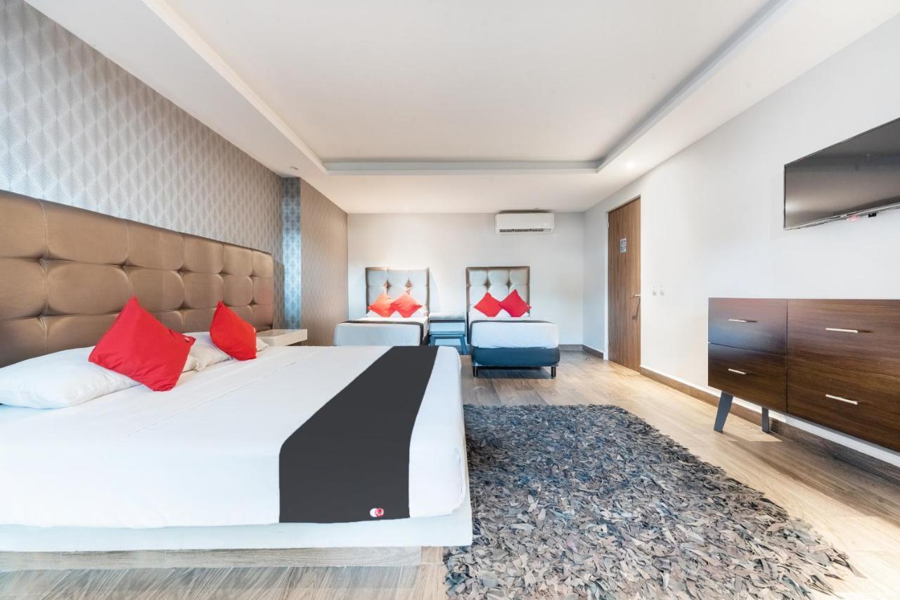 Hotel 202 Monterrey Bagian luar foto