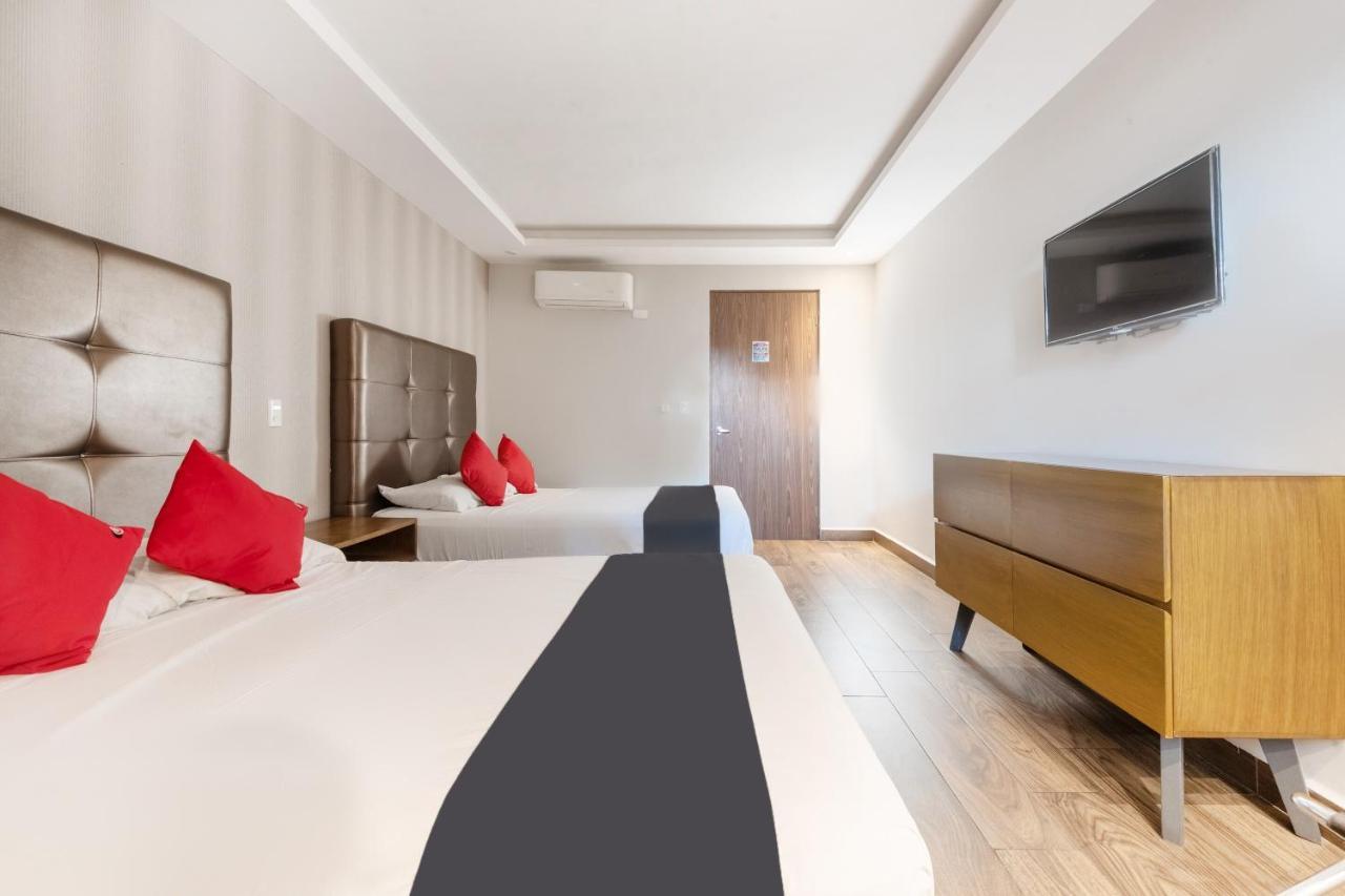 Hotel 202 Monterrey Bagian luar foto