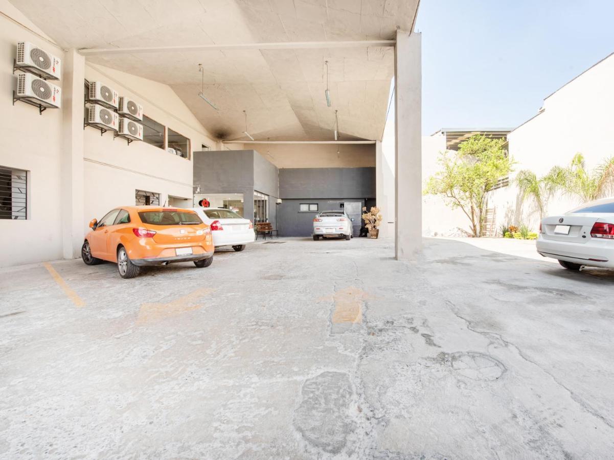 Hotel 202 Monterrey Bagian luar foto